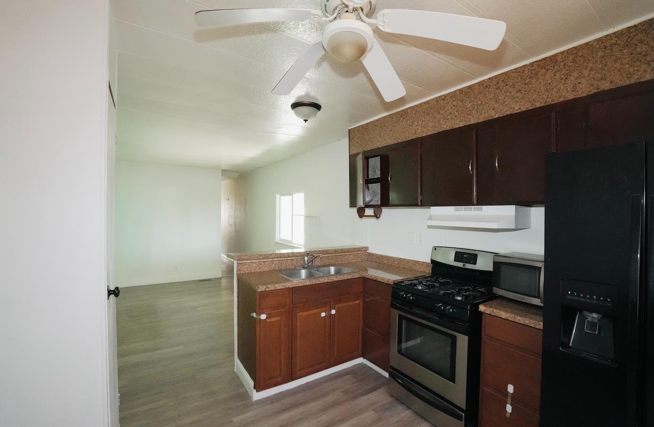 Mobile Home in Fresno - photo 3