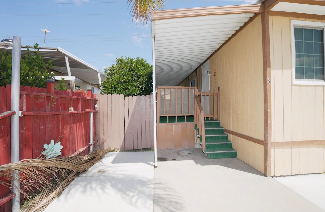 Mobile Home in Fresno - photo 2