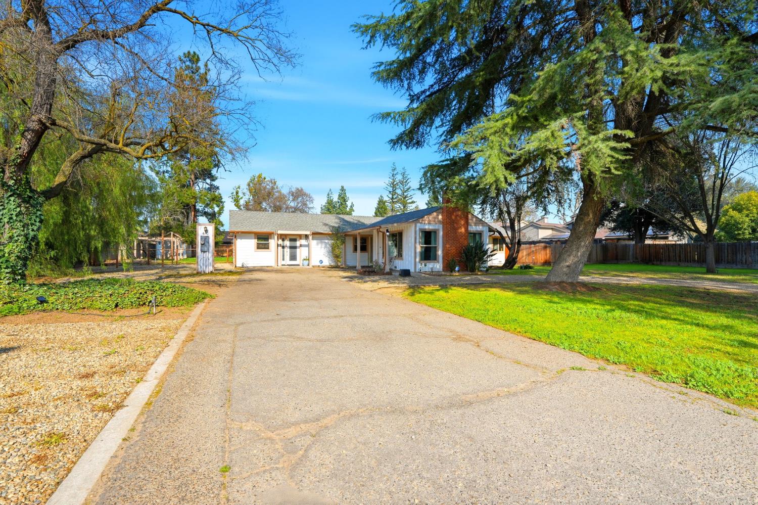 Single Family in Fresno - photo 2