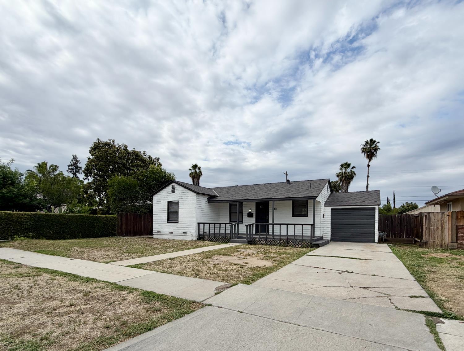 Single Family in Fresno - photo 2