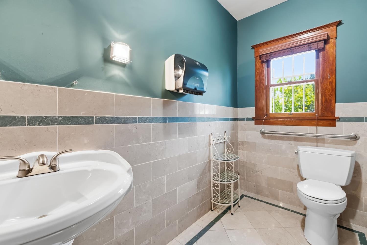807 N Van Ness Avenue, Fresno, CA, 93728