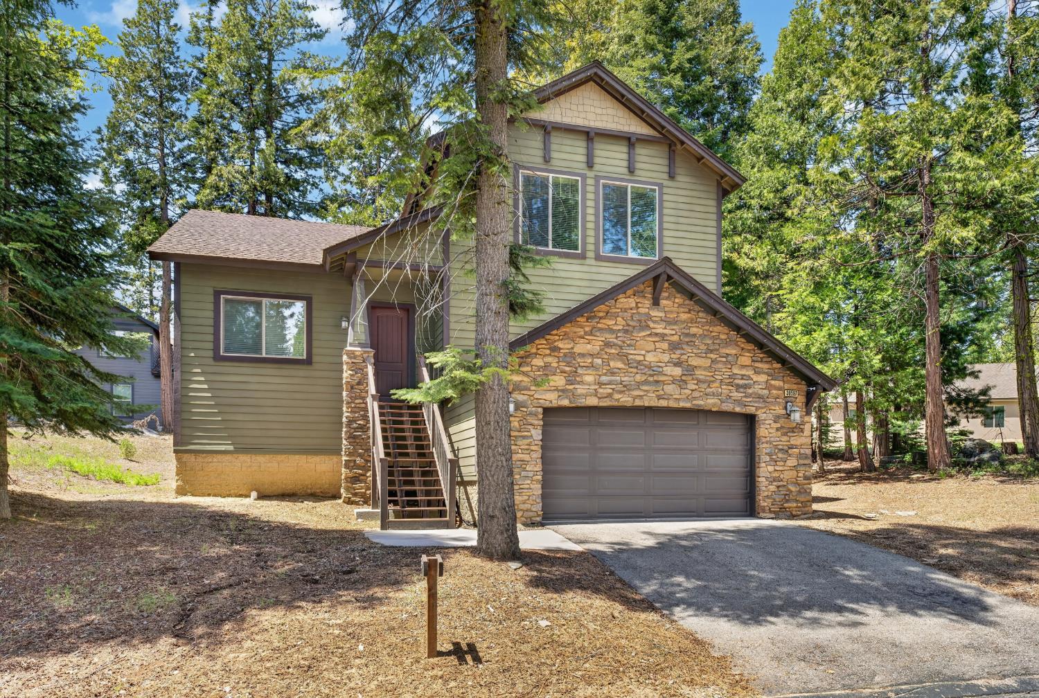 Single Family in Shaver Lake - photo 2