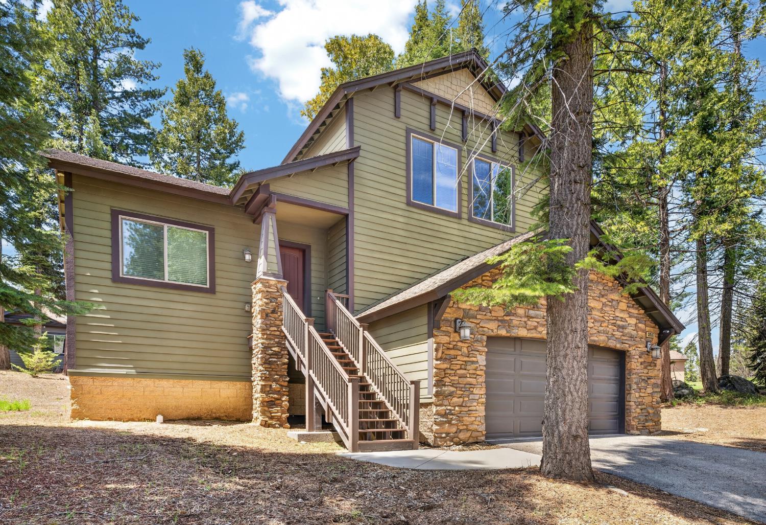 Single Family in Shaver Lake - photo 3