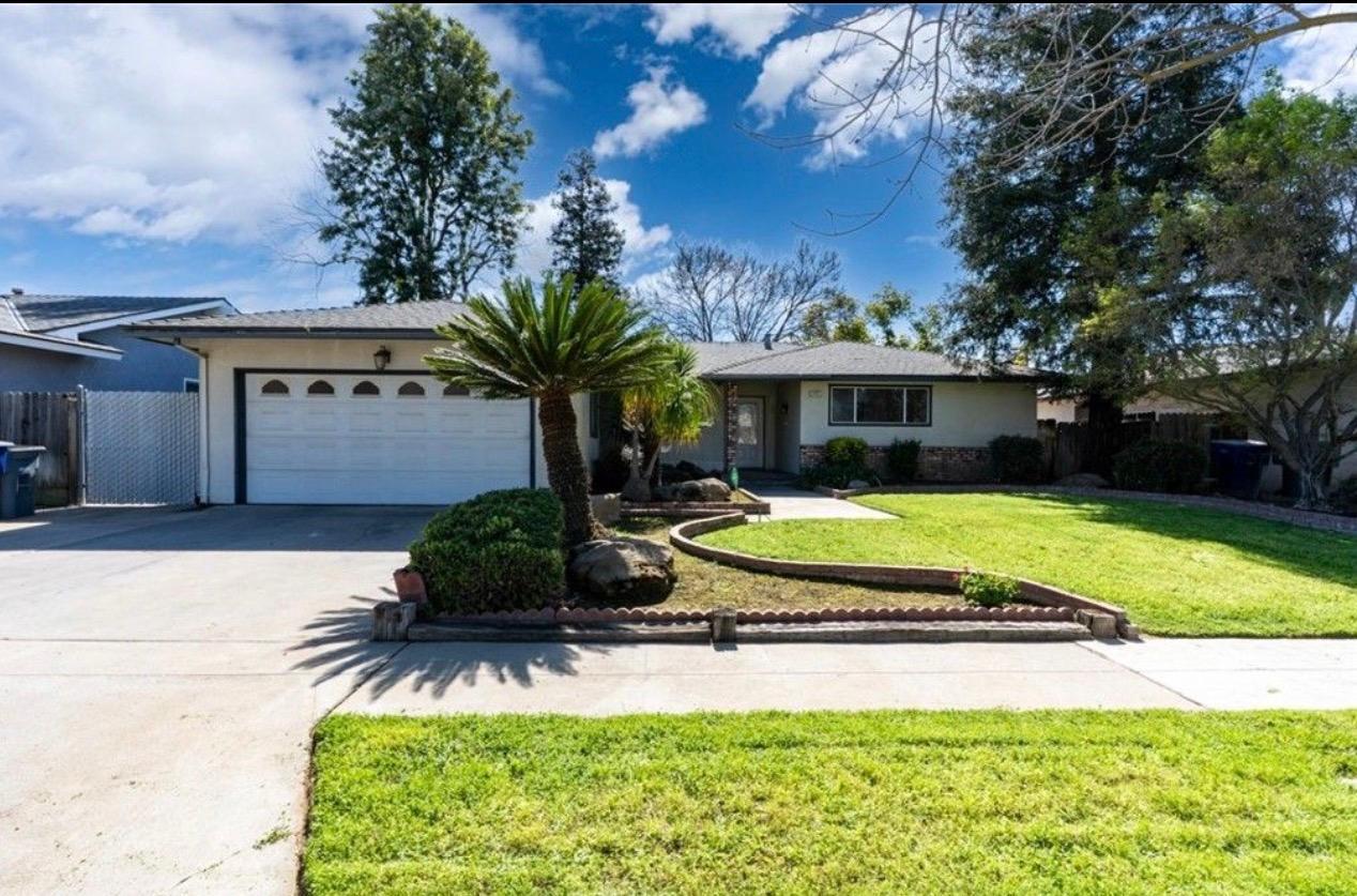 Single Family in Fresno - photo 3