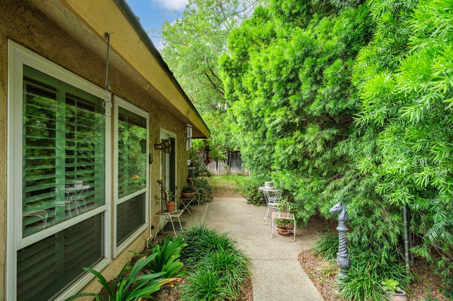 1049 W Sierra Avenue, Fresno, CA, 93711