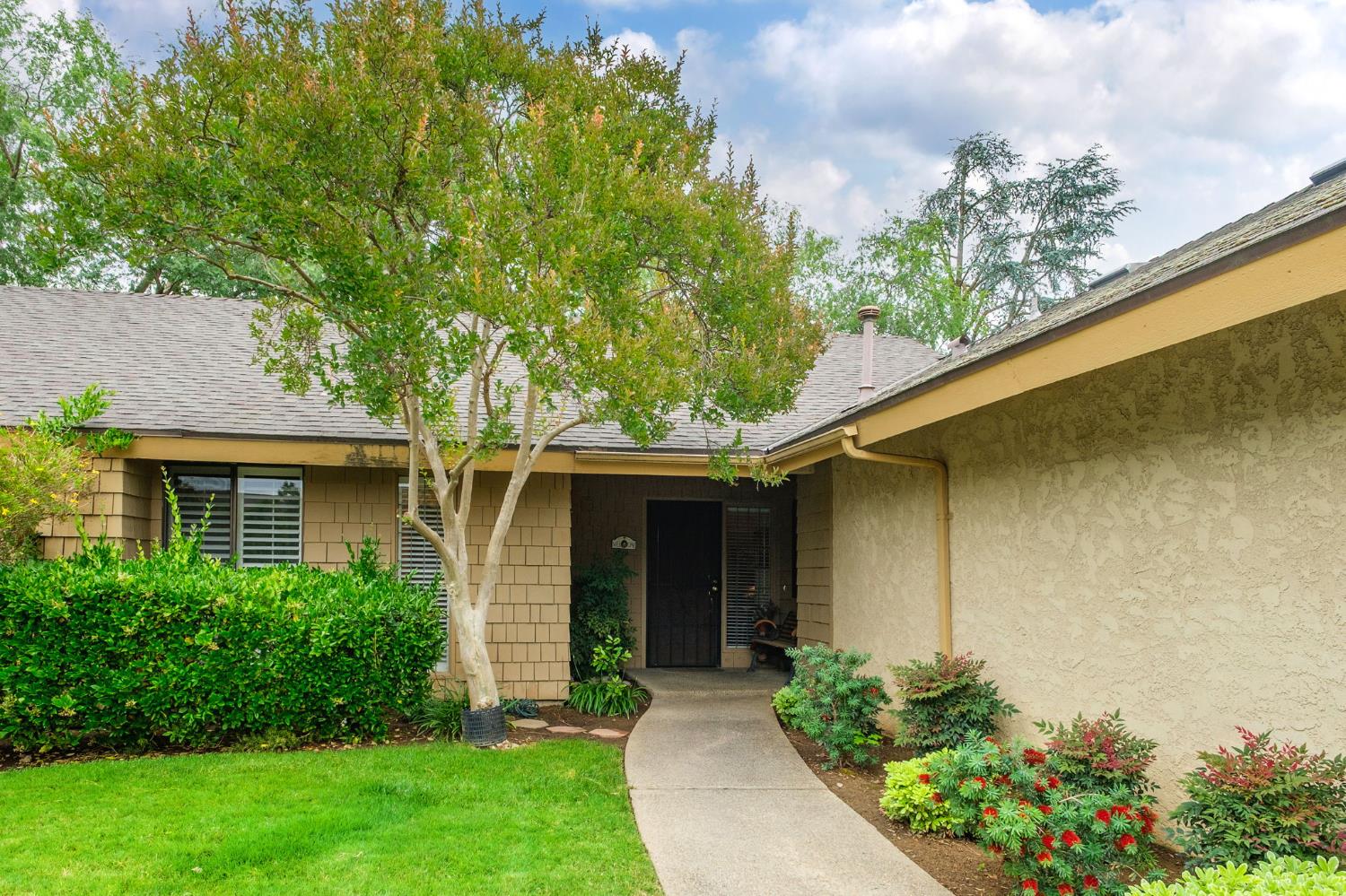 1049 W Sierra Avenue, Fresno, CA, 93711