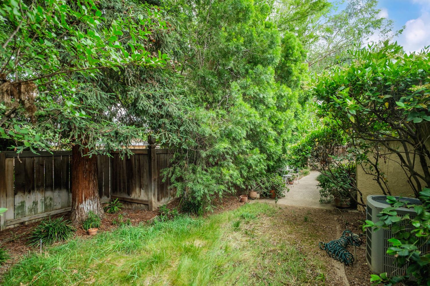 1049 W Sierra Avenue, Fresno, CA, 93711