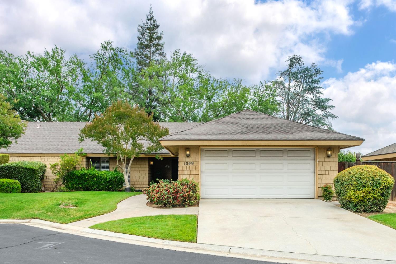 1049 W Sierra Avenue, Fresno, CA, 93711