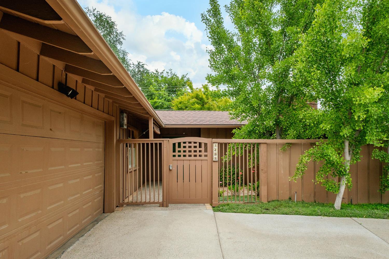 Single Family in Fresno - photo 2