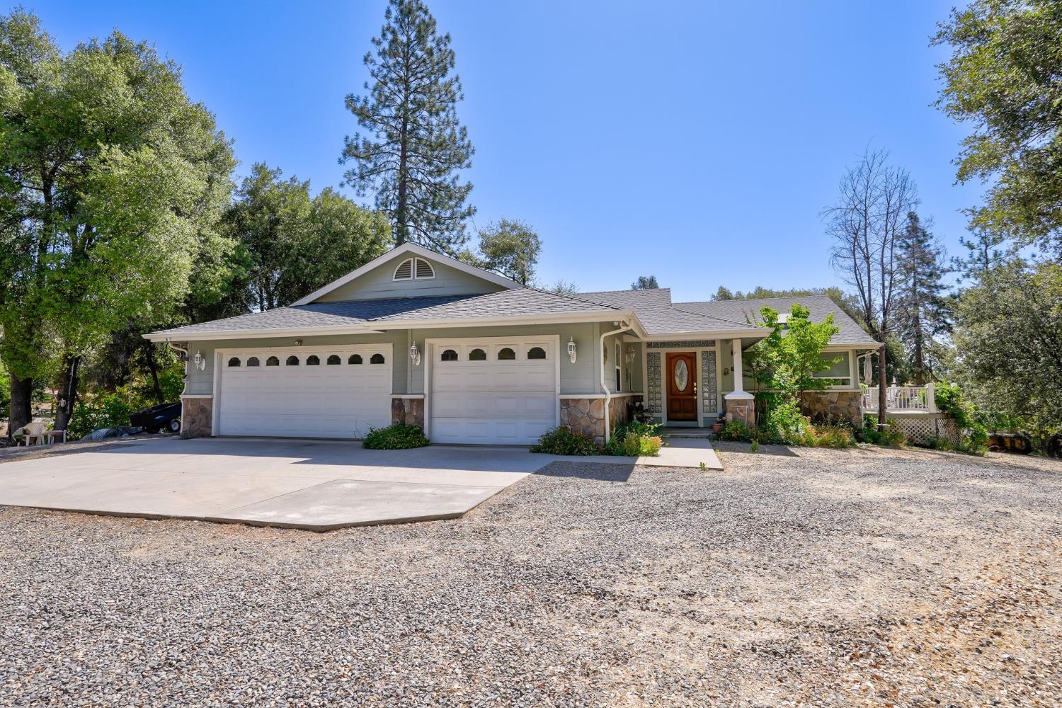 Single Family in Ahwahnee - photo 2