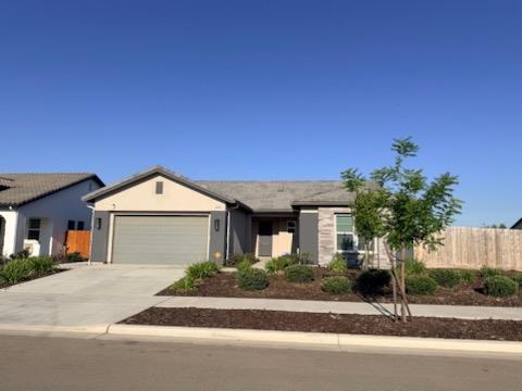 Single Family in Kingsburg
