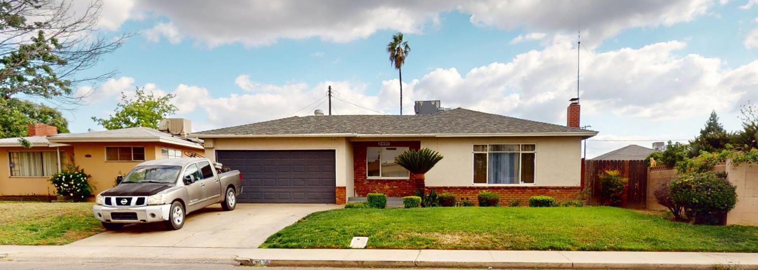 Single Family in Fresno - photo 2