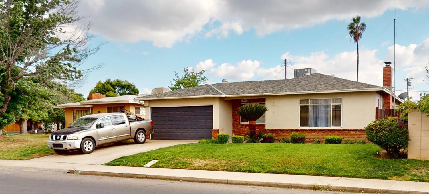 Single Family in Fresno - main photo