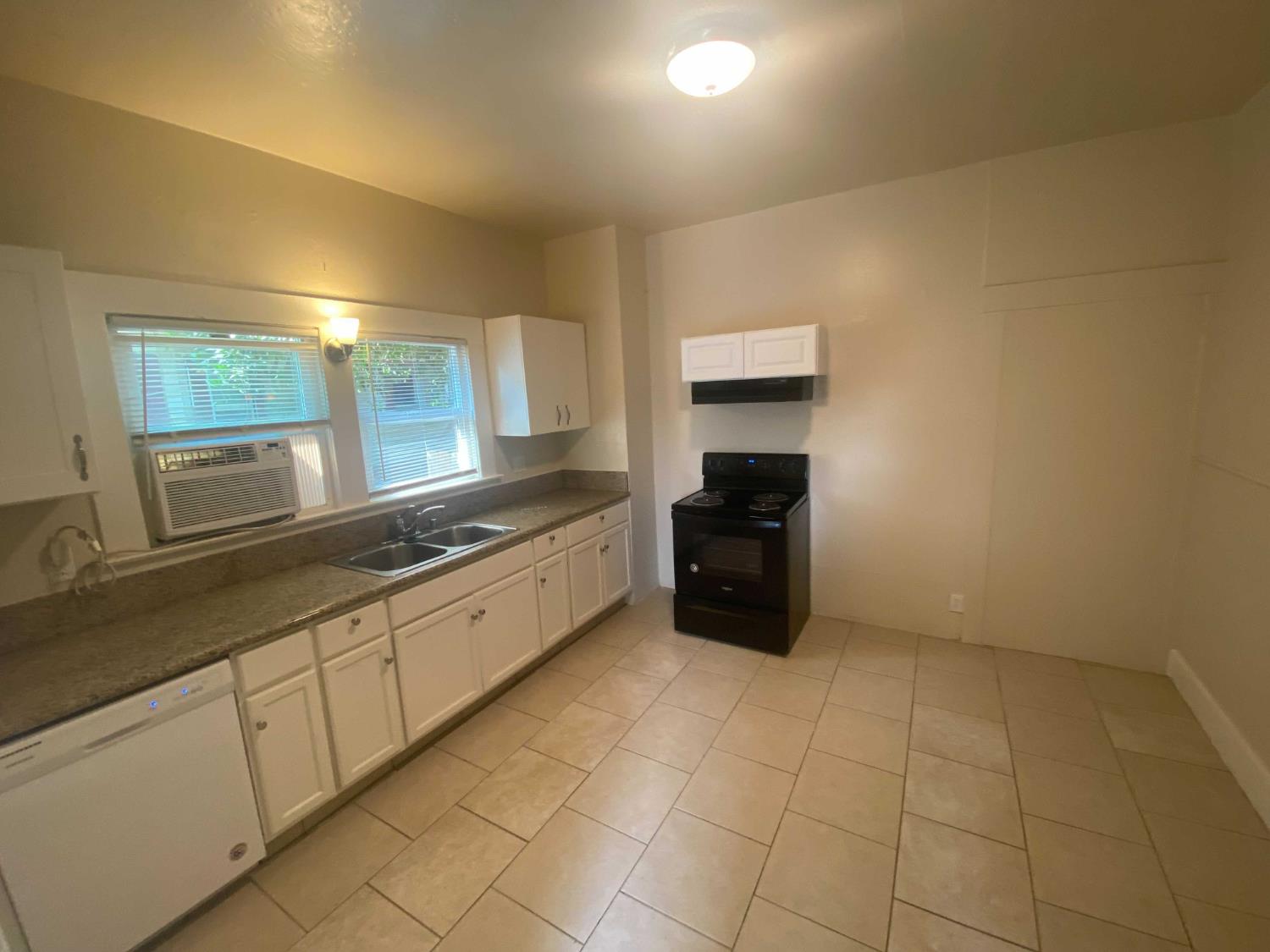 Duplex in Fresno - photo 3