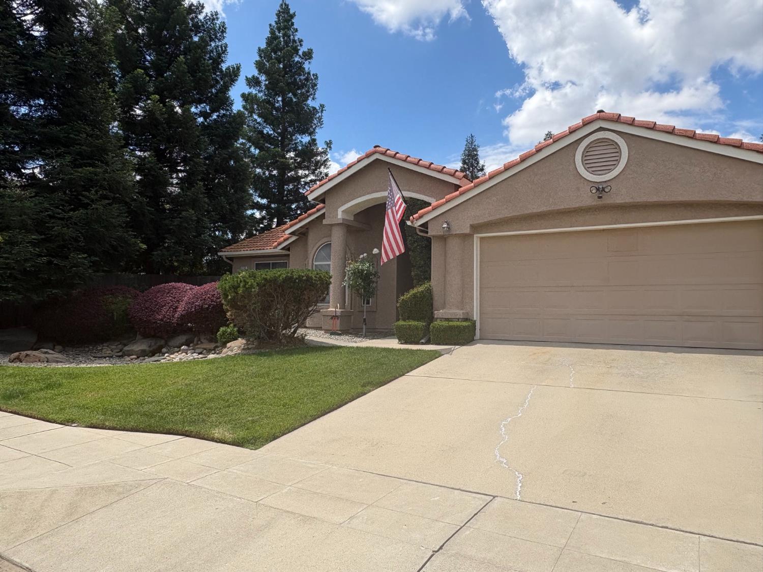 Single Family in Fresno - photo 2