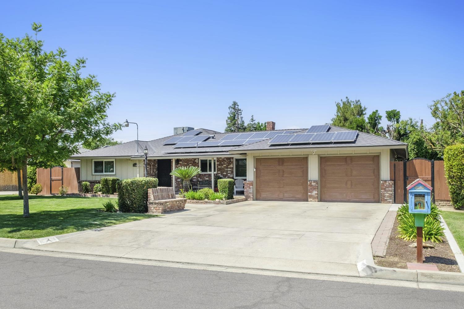 Single Family in Fresno - photo 3