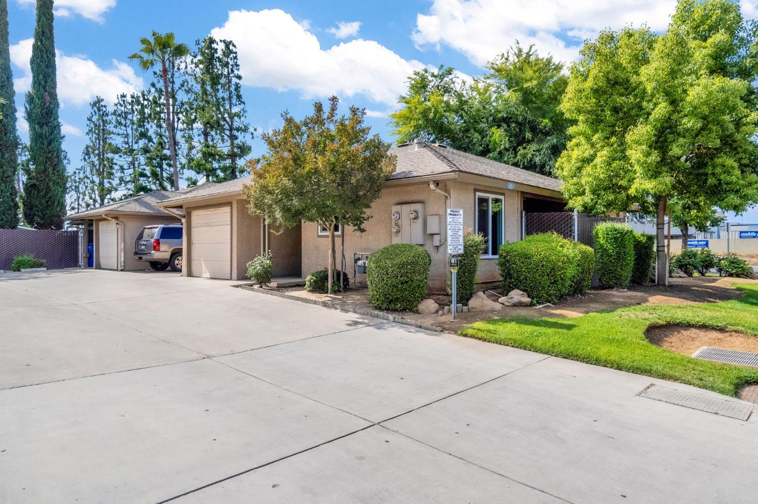 Condo in Fresno - photo 2