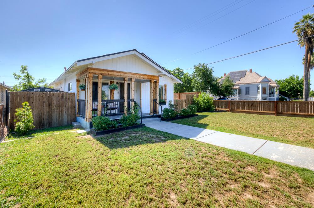 Single Family in Sanger - photo 3