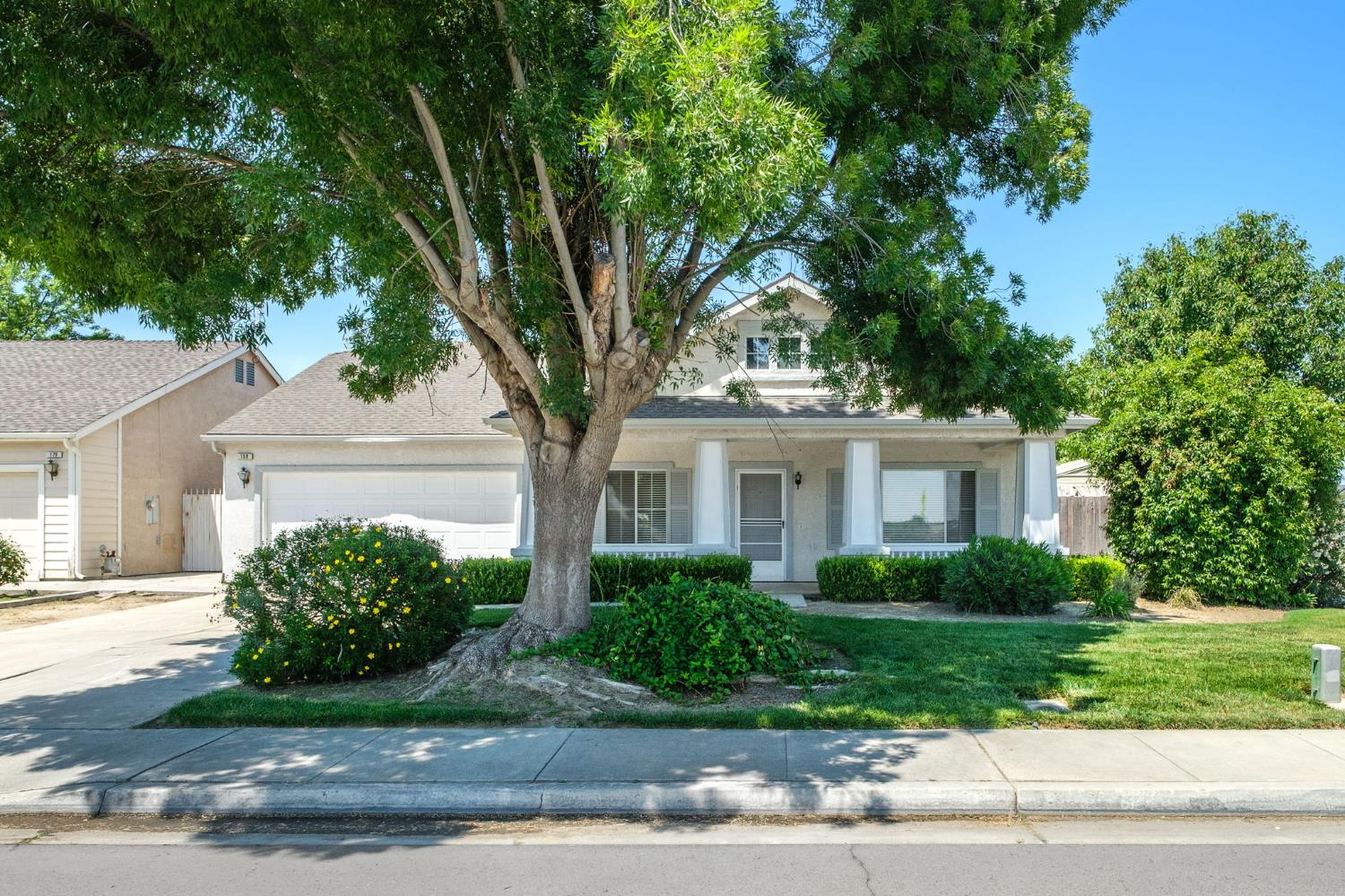Single Family in Kingsburg