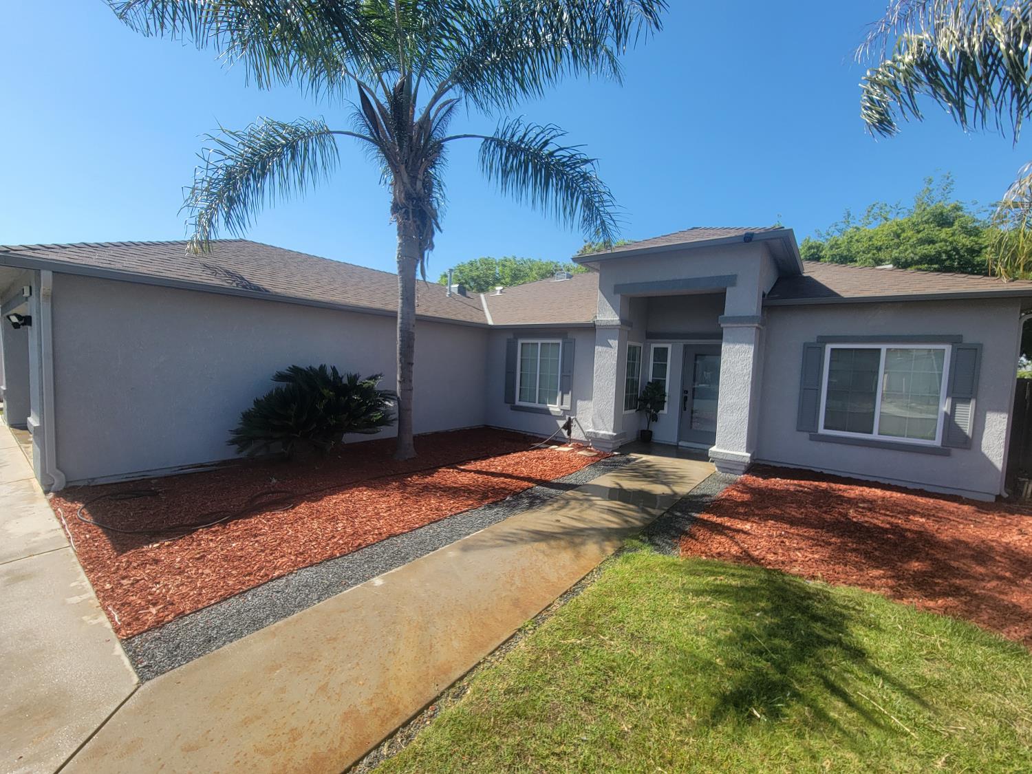 Single Family in Fresno - photo 2