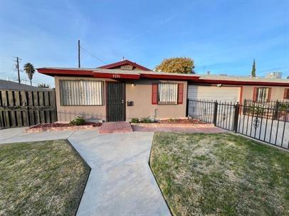 Duplex in Fresno - photo 2