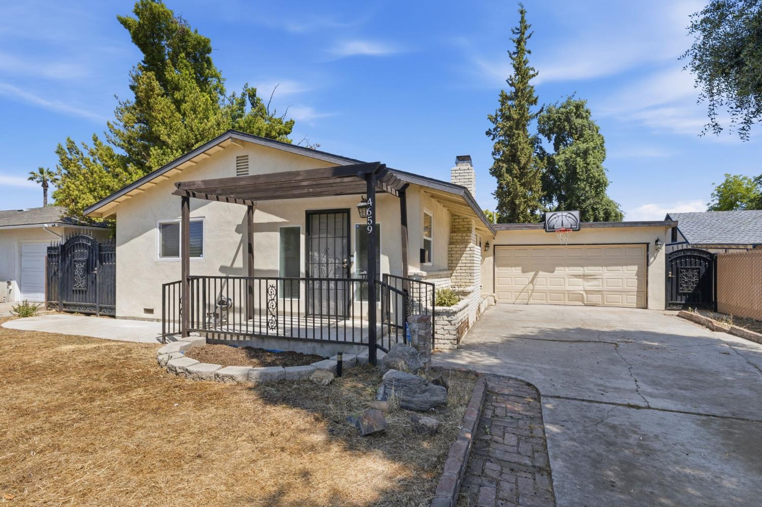 Single Family in Fresno - photo 2