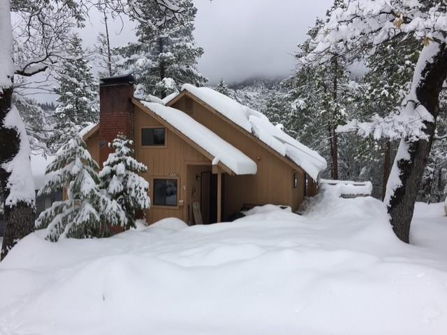 Single Family in Shaver Lake - photo 2