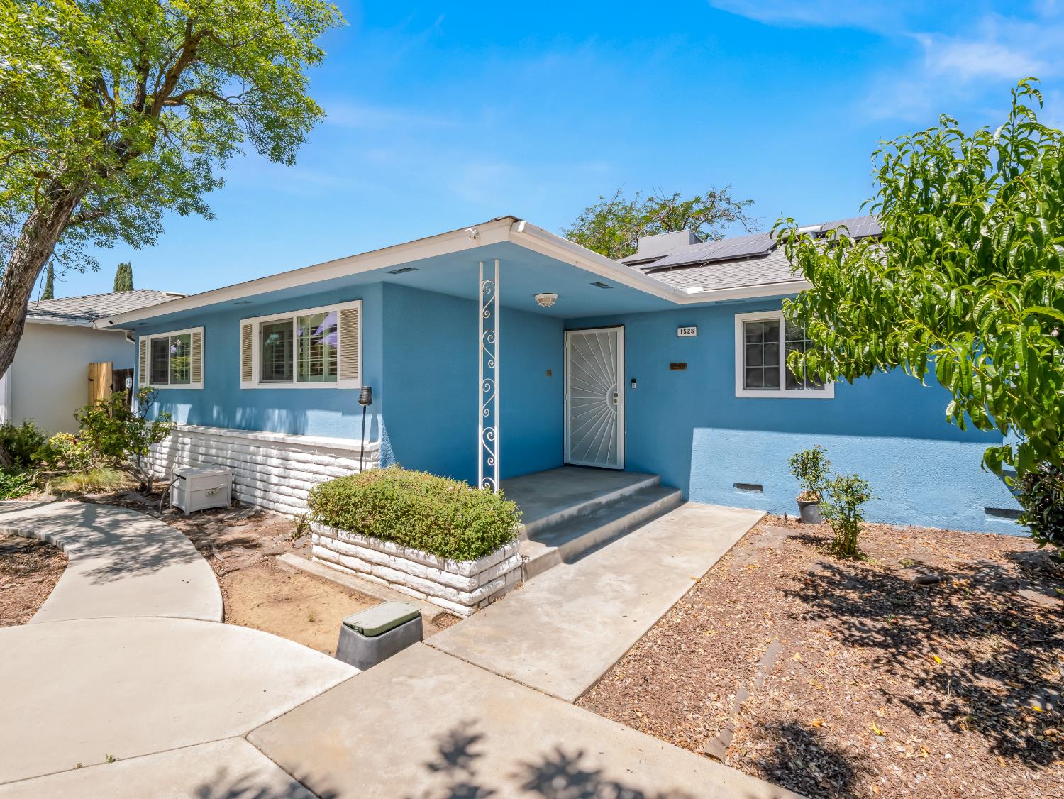 Single Family in Fresno - photo 2