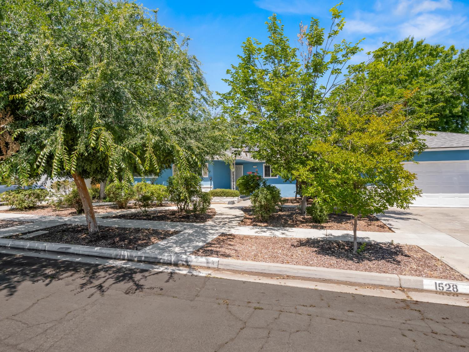 Single Family in Fresno - photo 3