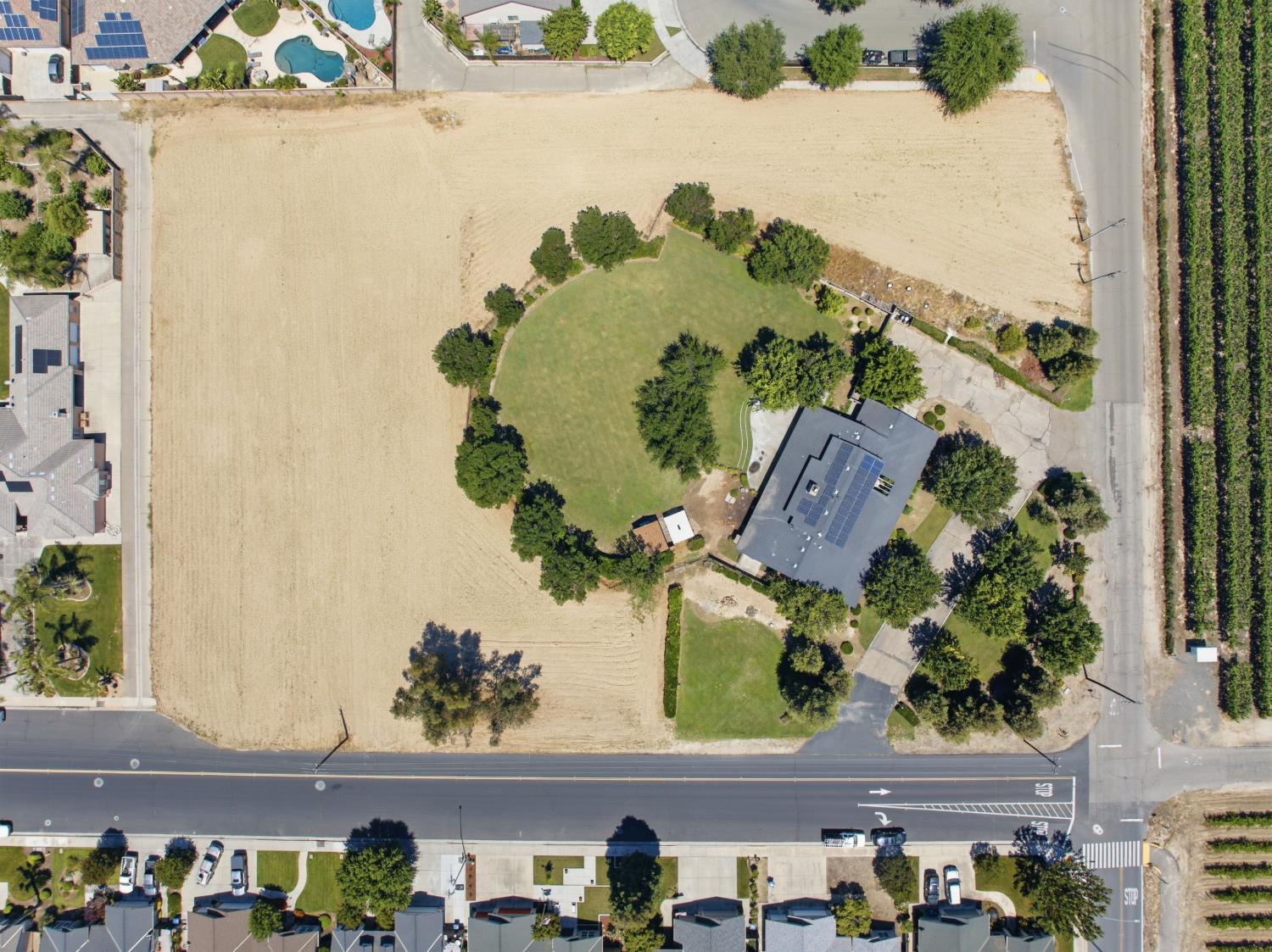 Single Family in Kingsburg - photo 3