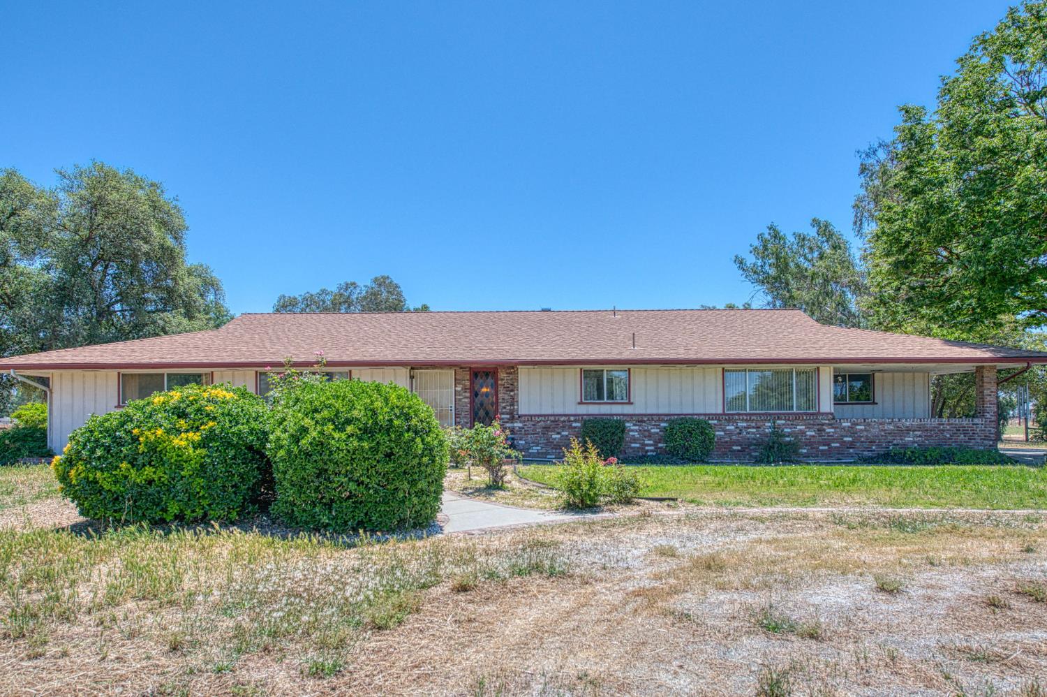 4565 W Dakota Avenue