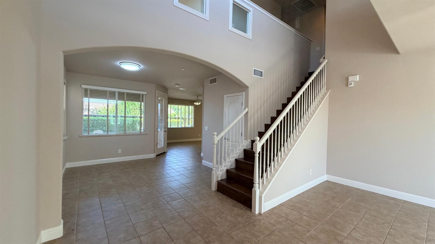 Townhouse in Fresno - photo 3