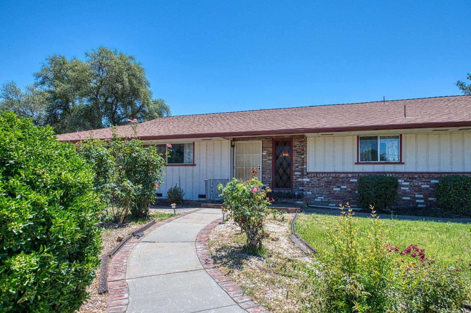 Single Family in Fresno - photo 2