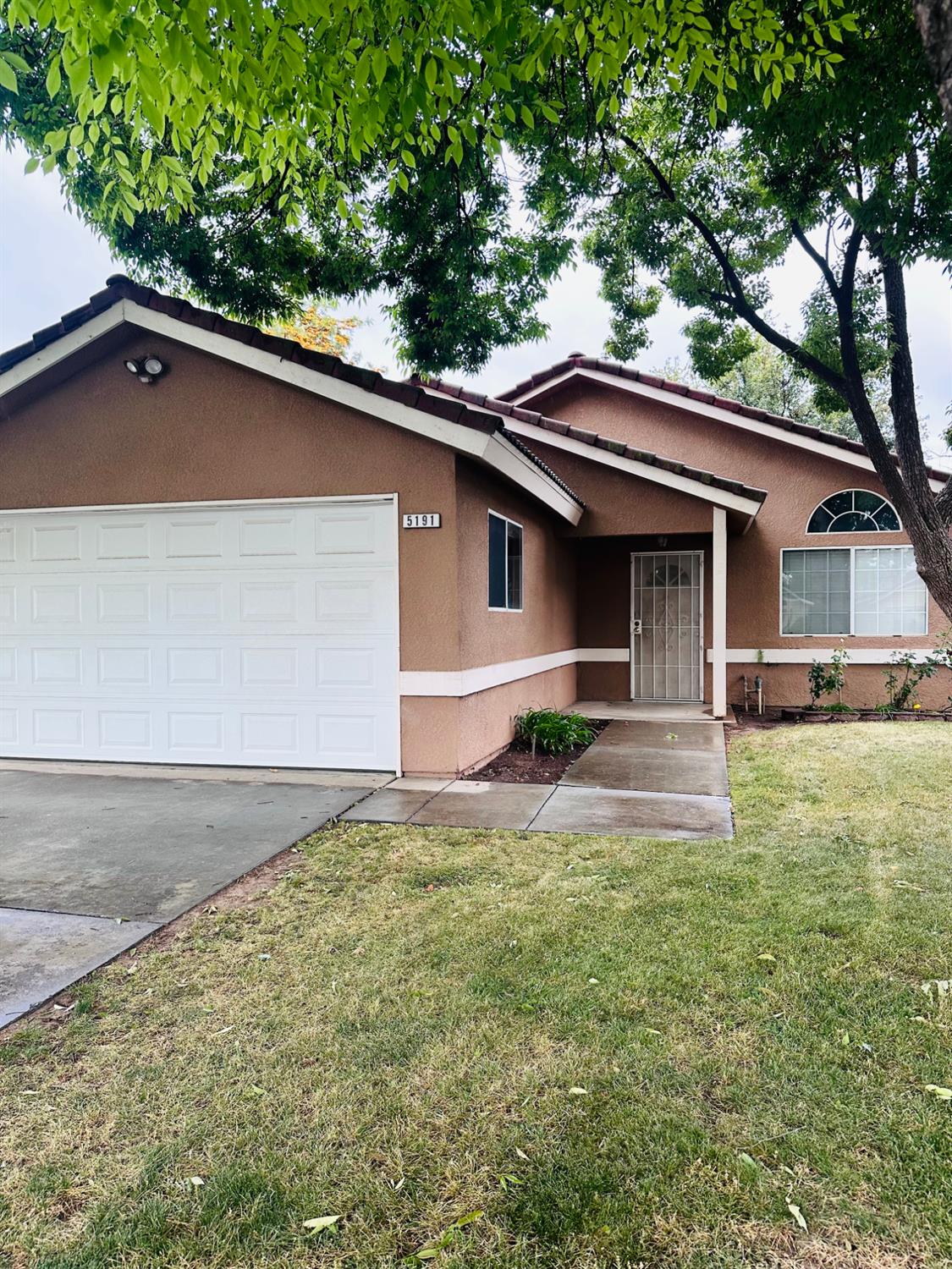 Single Family in Fresno - photo 2