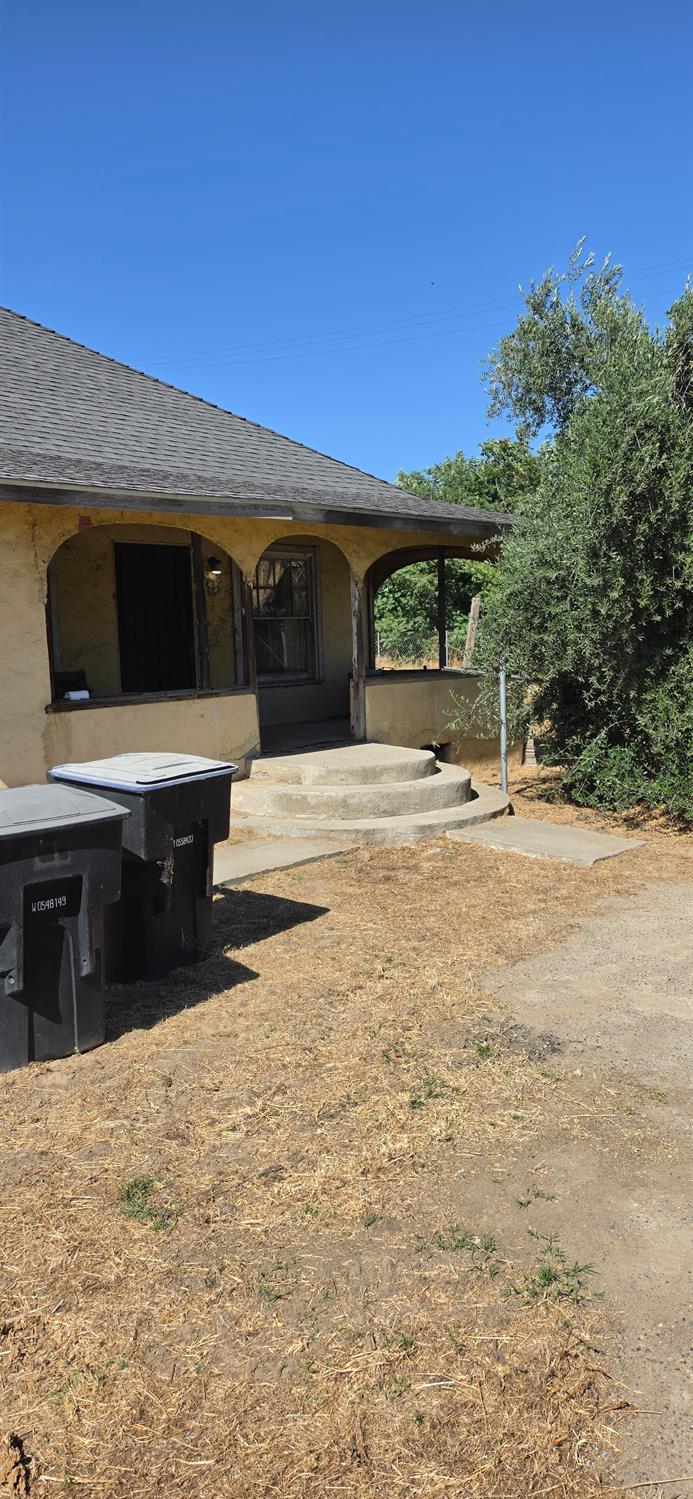 Single Family in Fresno - photo 2