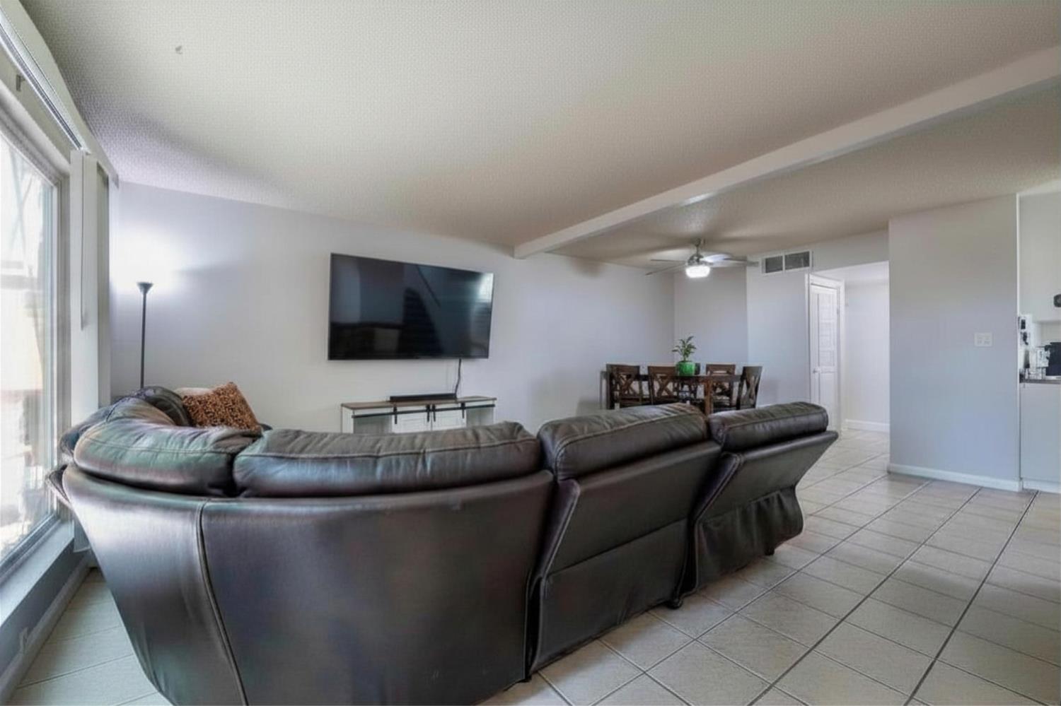 Condo in Fresno - photo 2