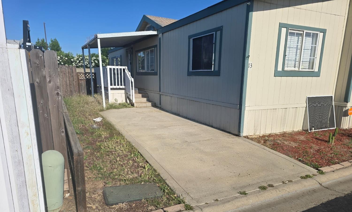 Mobile Home in Fresno - photo 2