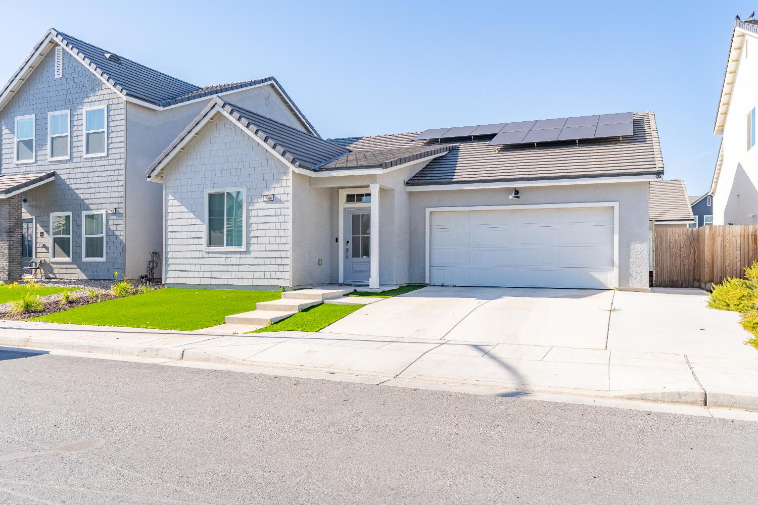 Single Family in Fresno - photo 2