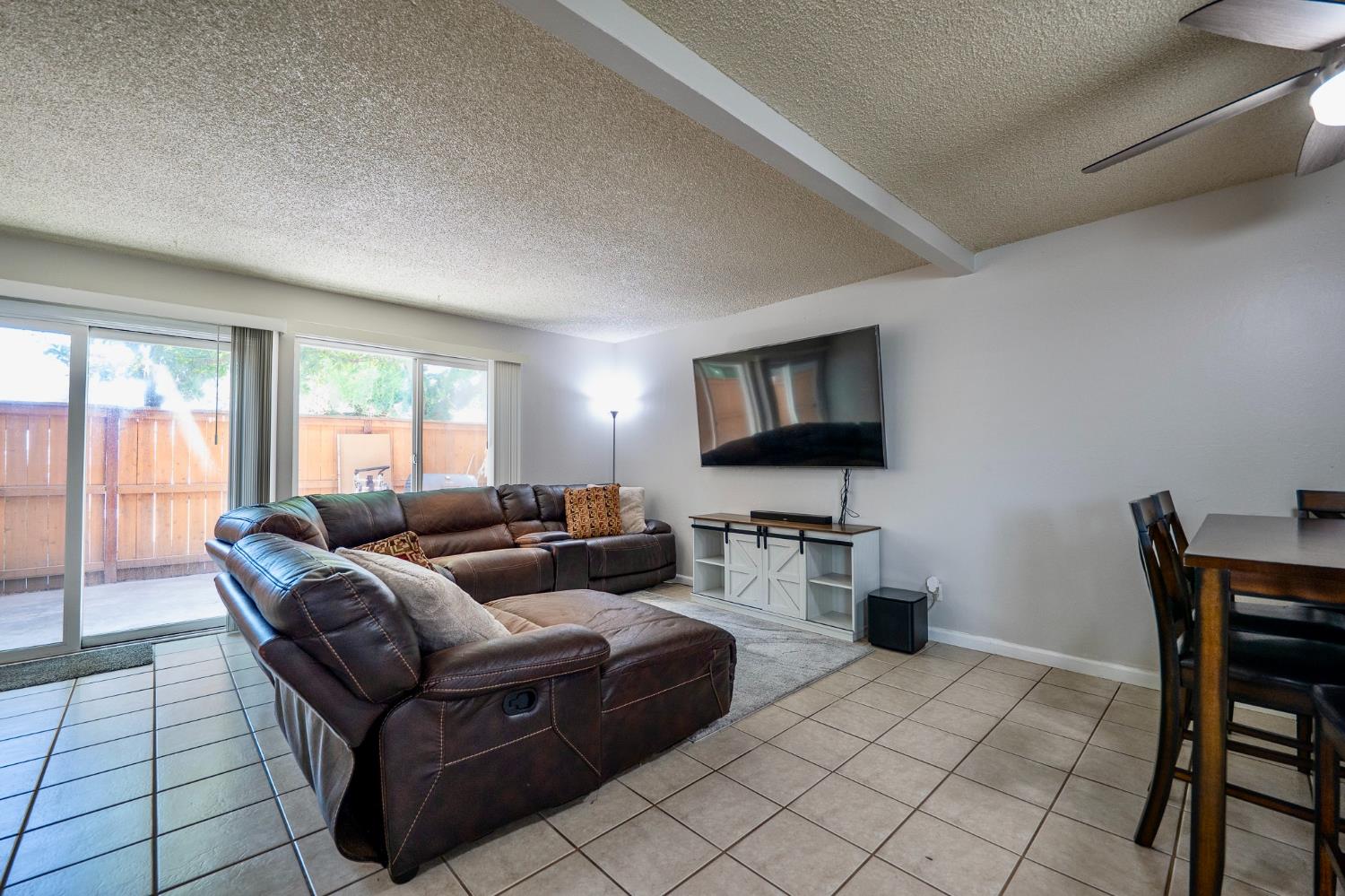 Condo in Fresno - photo 3