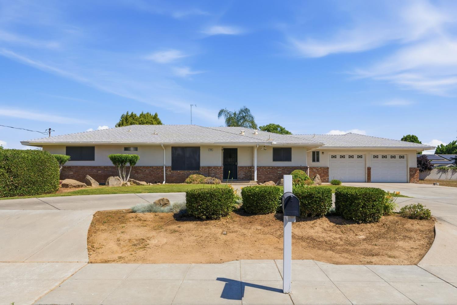 Single Family in Fresno - photo 2