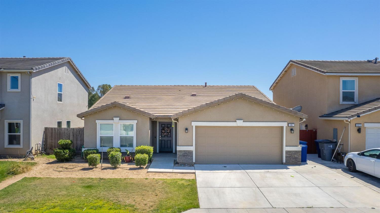 Single Family in Fresno - photo 3