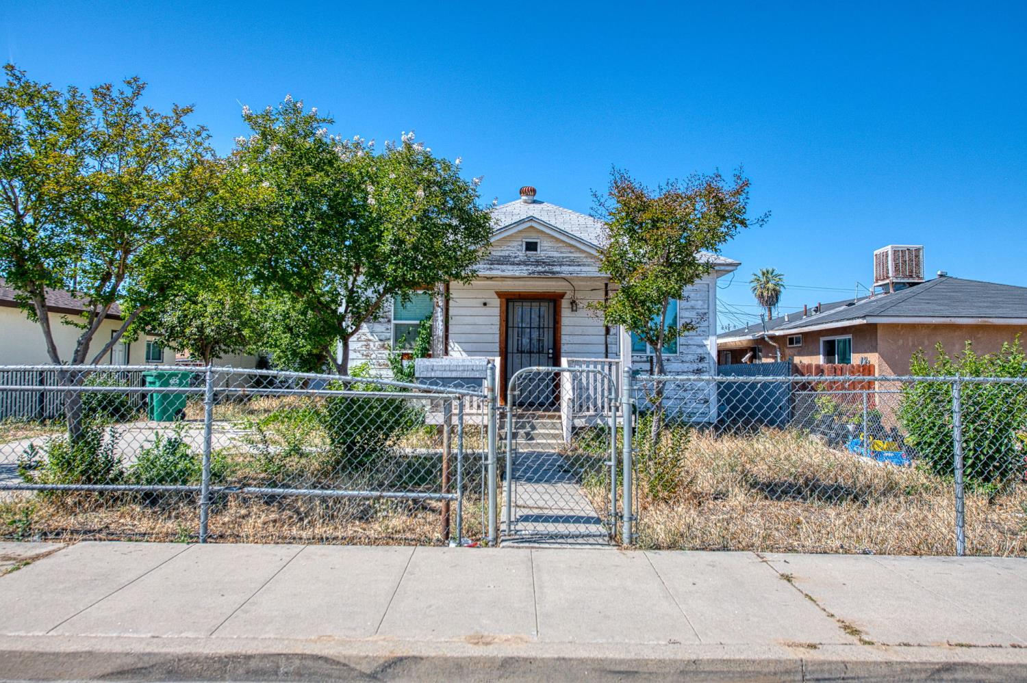 Single Family in Selma - photo 2