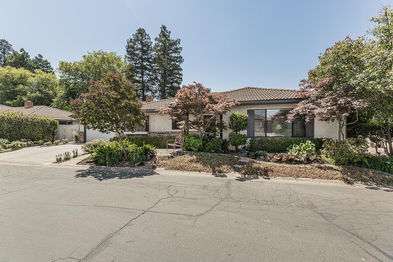 Single Family in Fresno - photo 2