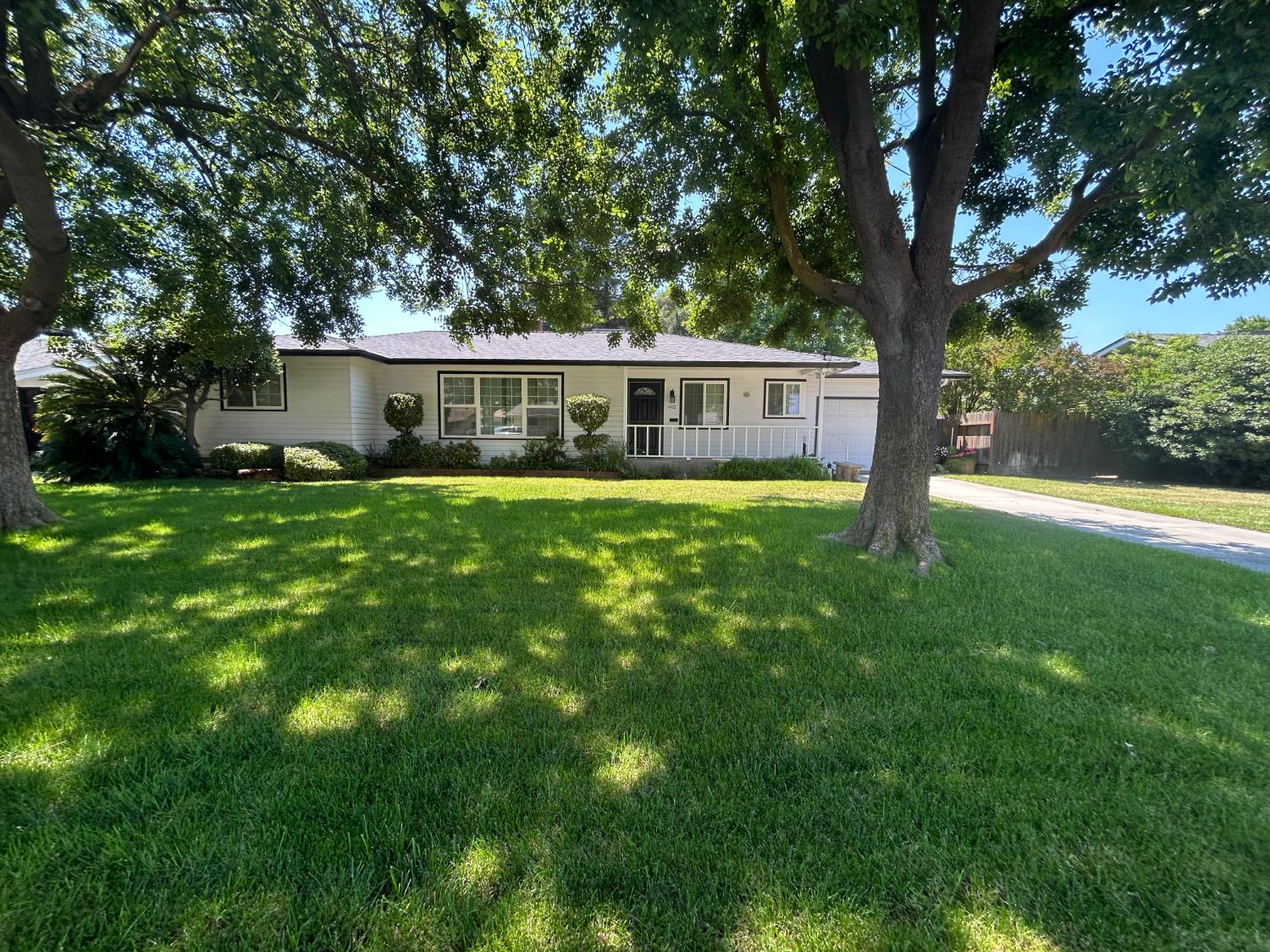 Single Family in Kingsburg - photo 2