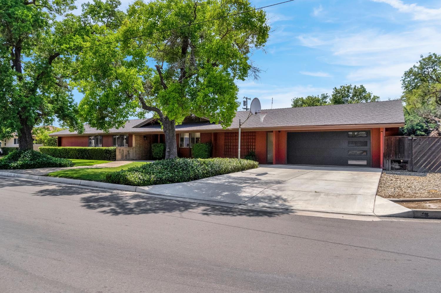 Single Family in Sanger - photo 3