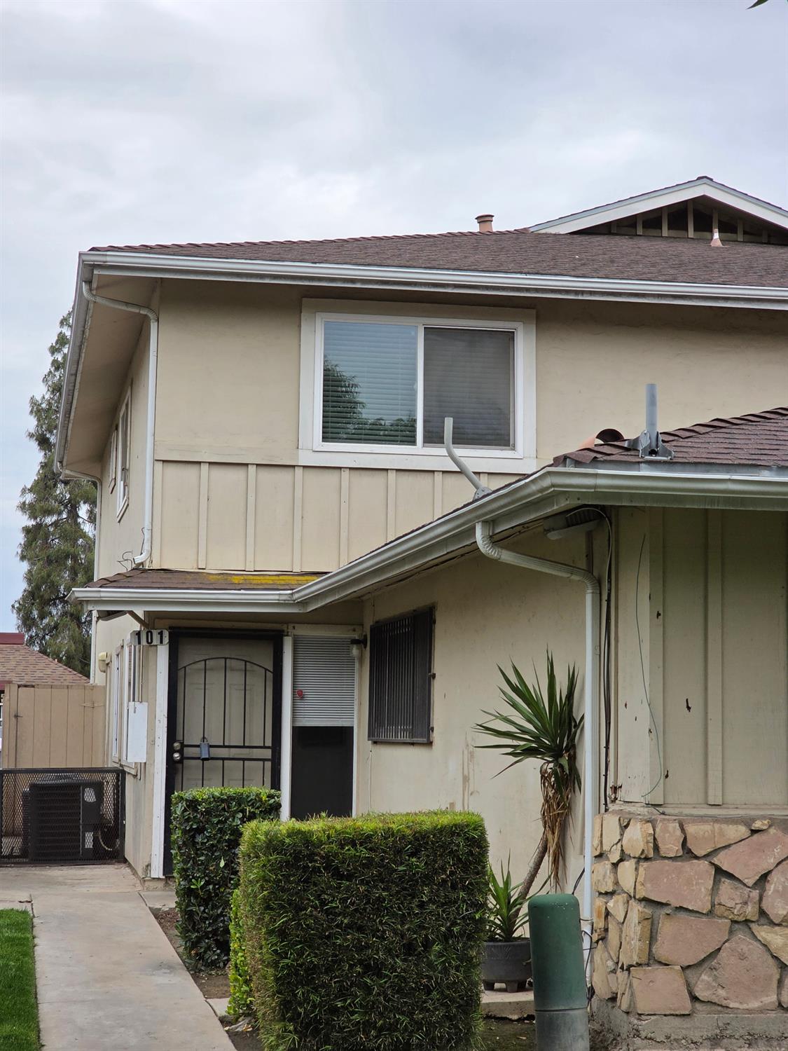 Condo in Fresno - photo 2