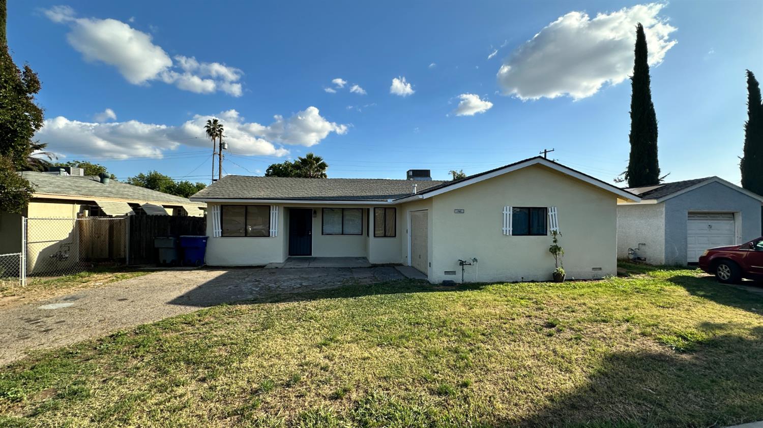 Single Family in Fresno - photo 2
