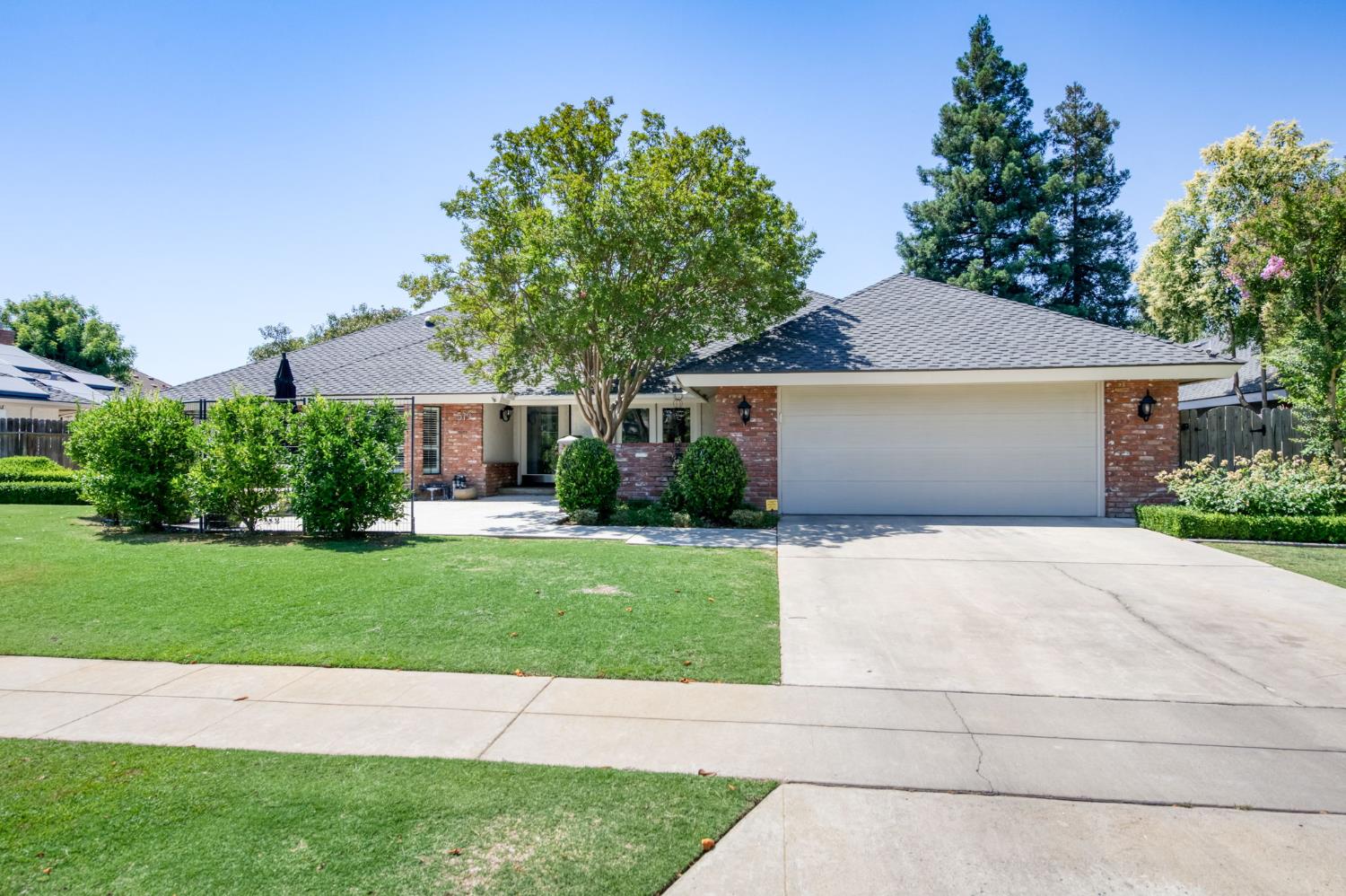 Single Family in Fresno - photo 3