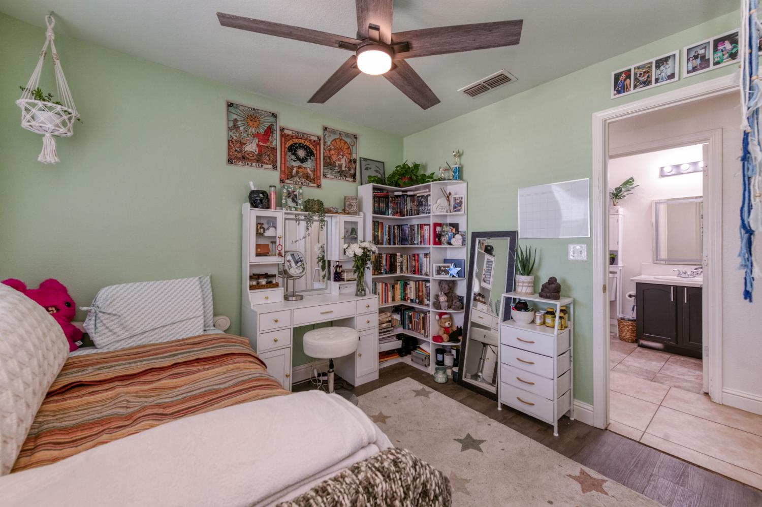Photo 12
