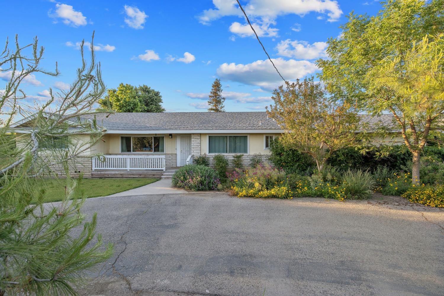 Single Family in Dinuba - photo 3